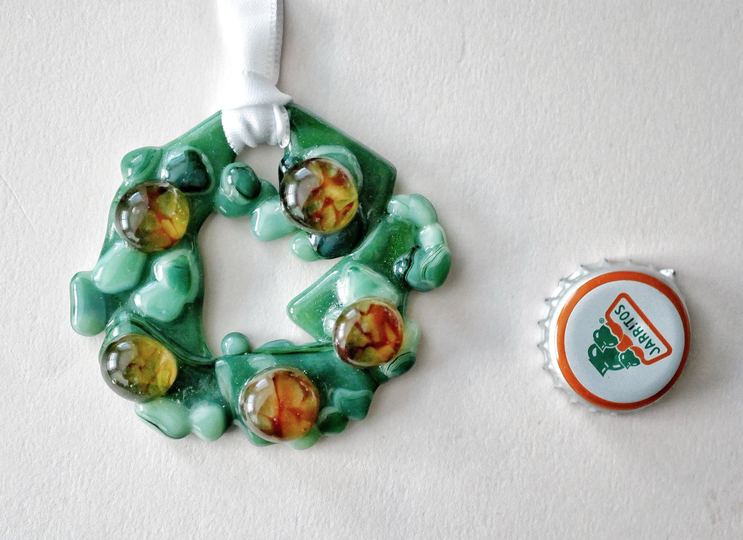 Bumpy Wreath with Amber and Red Ornaments (Small)