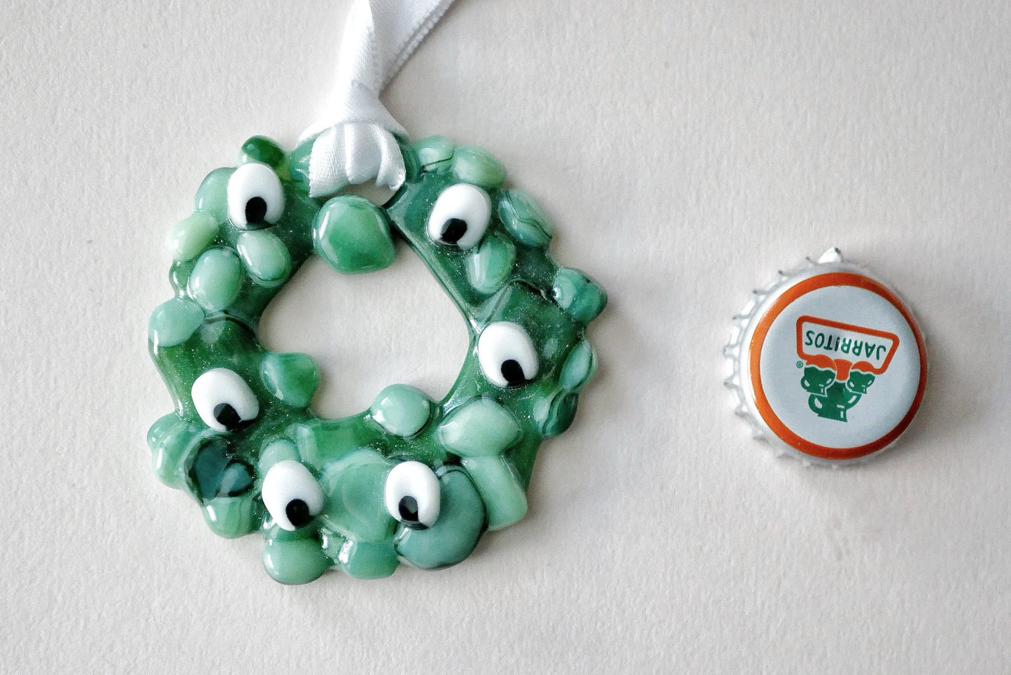 Bumpy Wreath with Bug Eyes (Small)