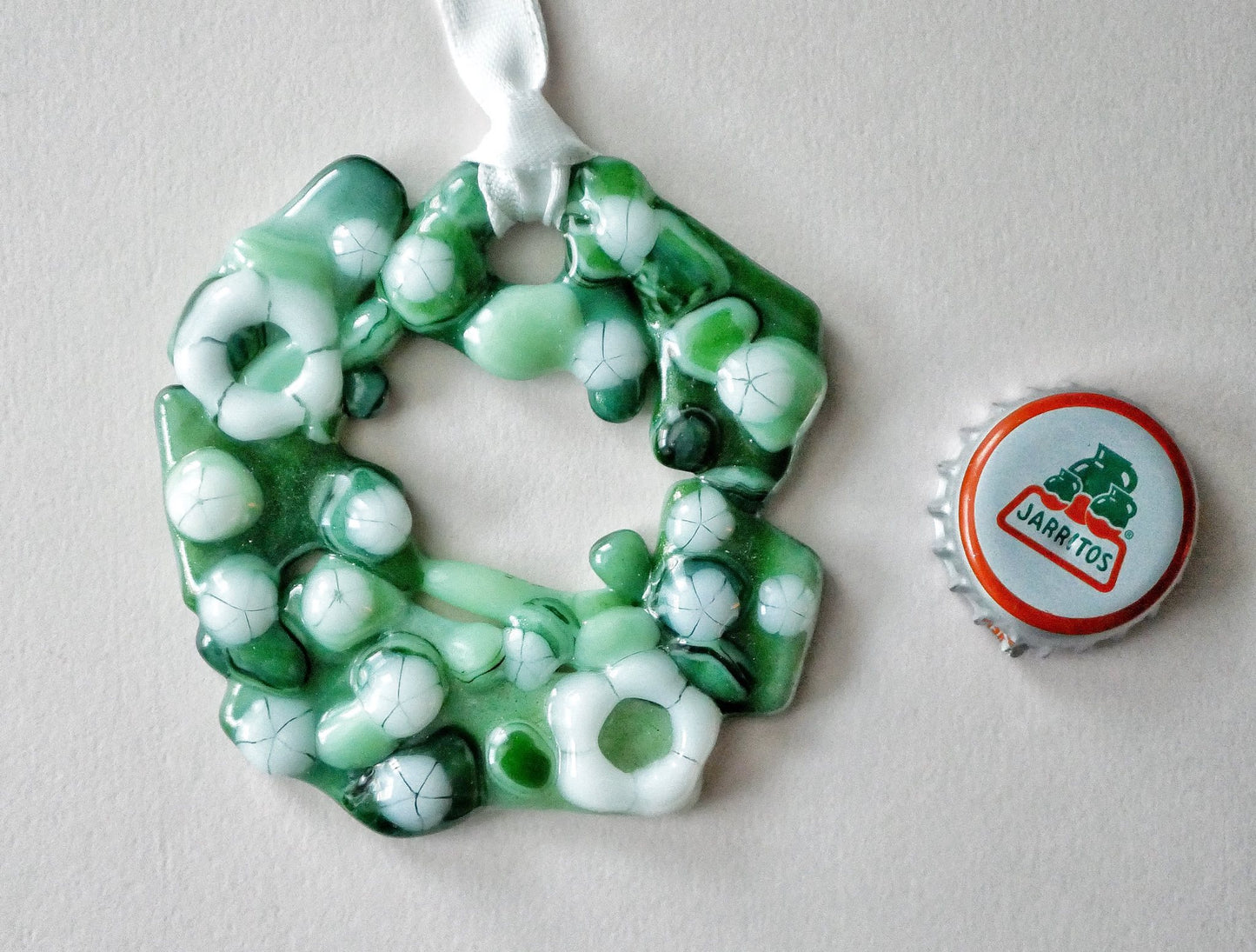 Bumpy Geometric Wreath with White Flowers (Small)