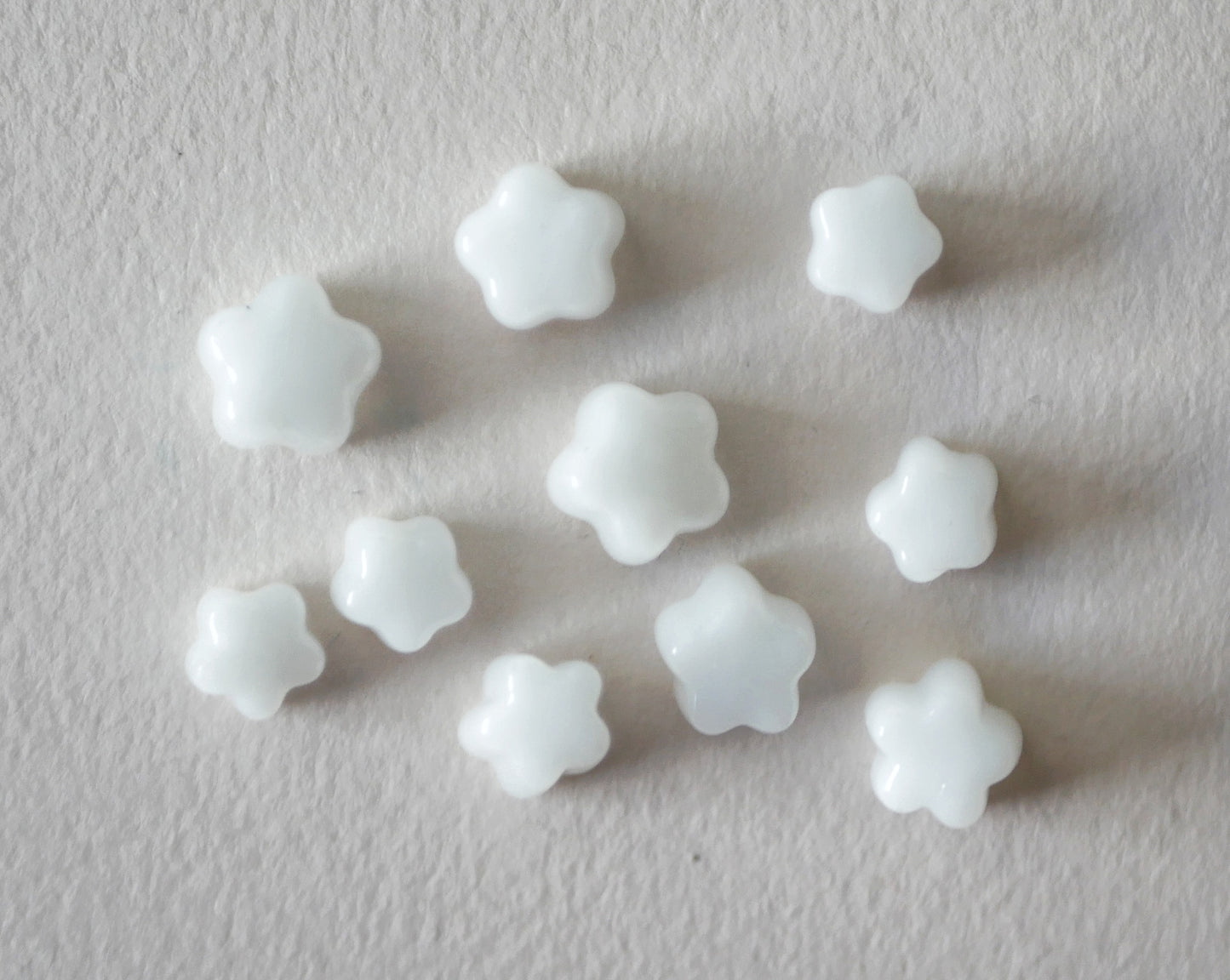 10 White Flower Tokens