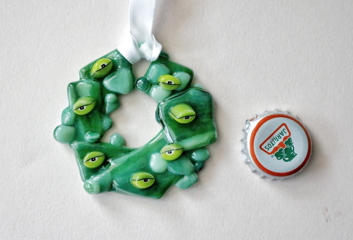 Bumpy Wreath with Frog Eyes (Small)