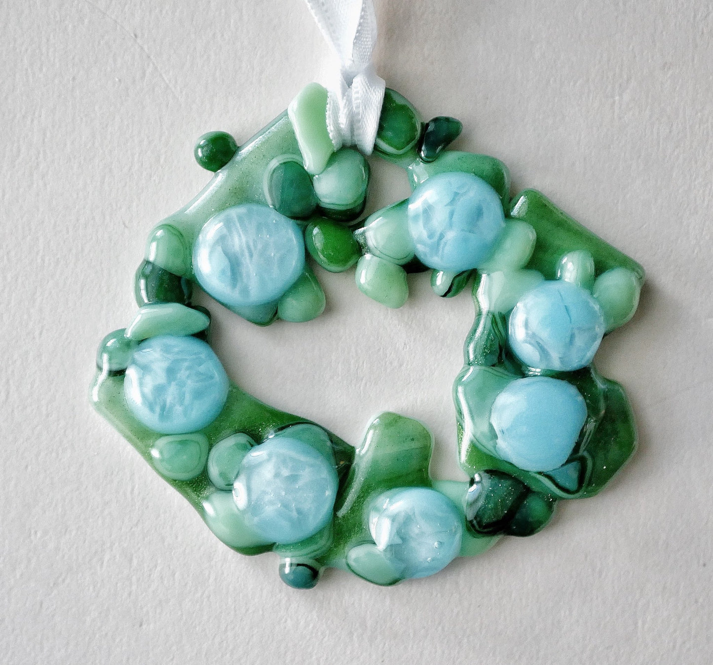 Bumpy Wreath with Blue Ornaments (Small)