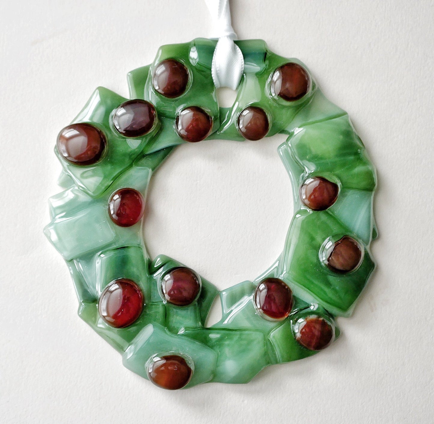 Bumpy Wreath with Red Ornaments (Large)