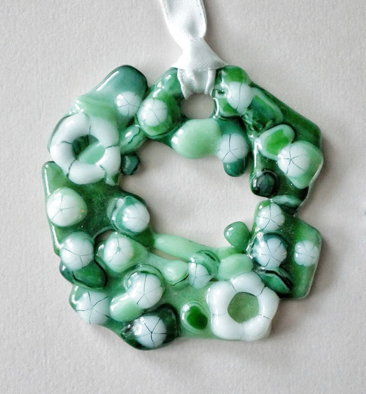 Bumpy Geometric Wreath with White Flowers (Small)