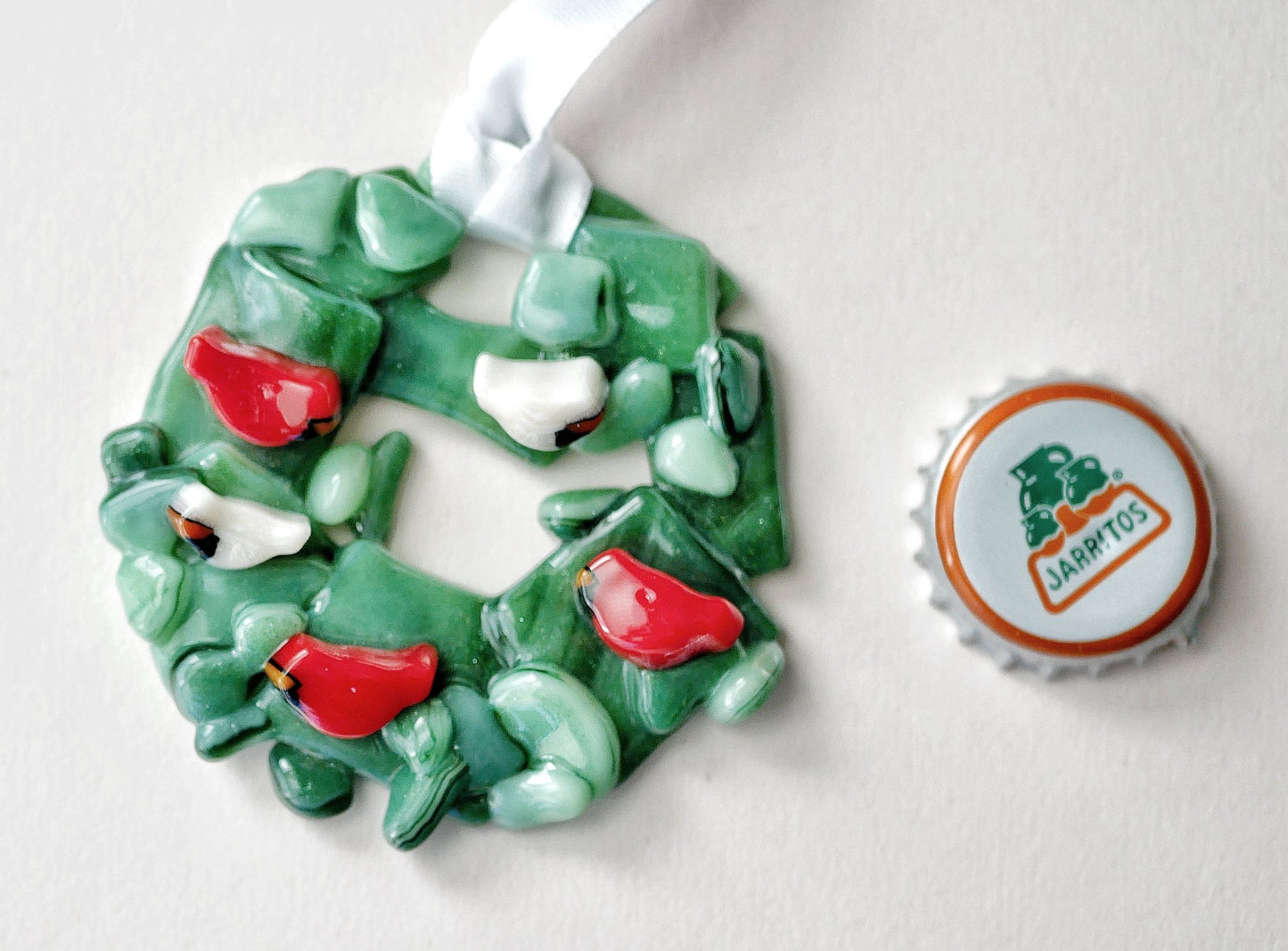 Bumpy Wreath with Cardinal Ornaments (Small)