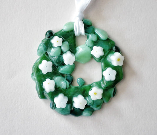 Bumpy Wreath with White Flowers (Small)