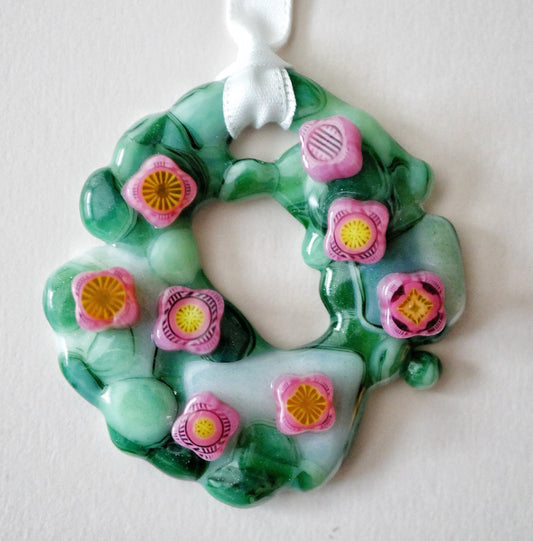 Bumpy Wreath with Pink Squircles (Small)
