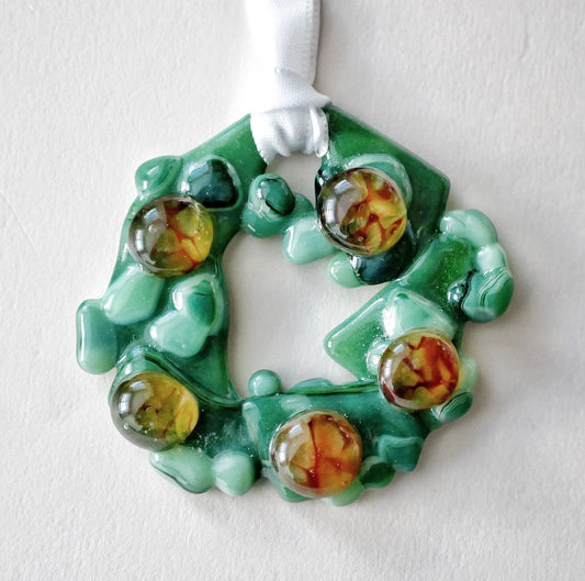 Bumpy Wreath with Amber and Red Ornaments (Small)