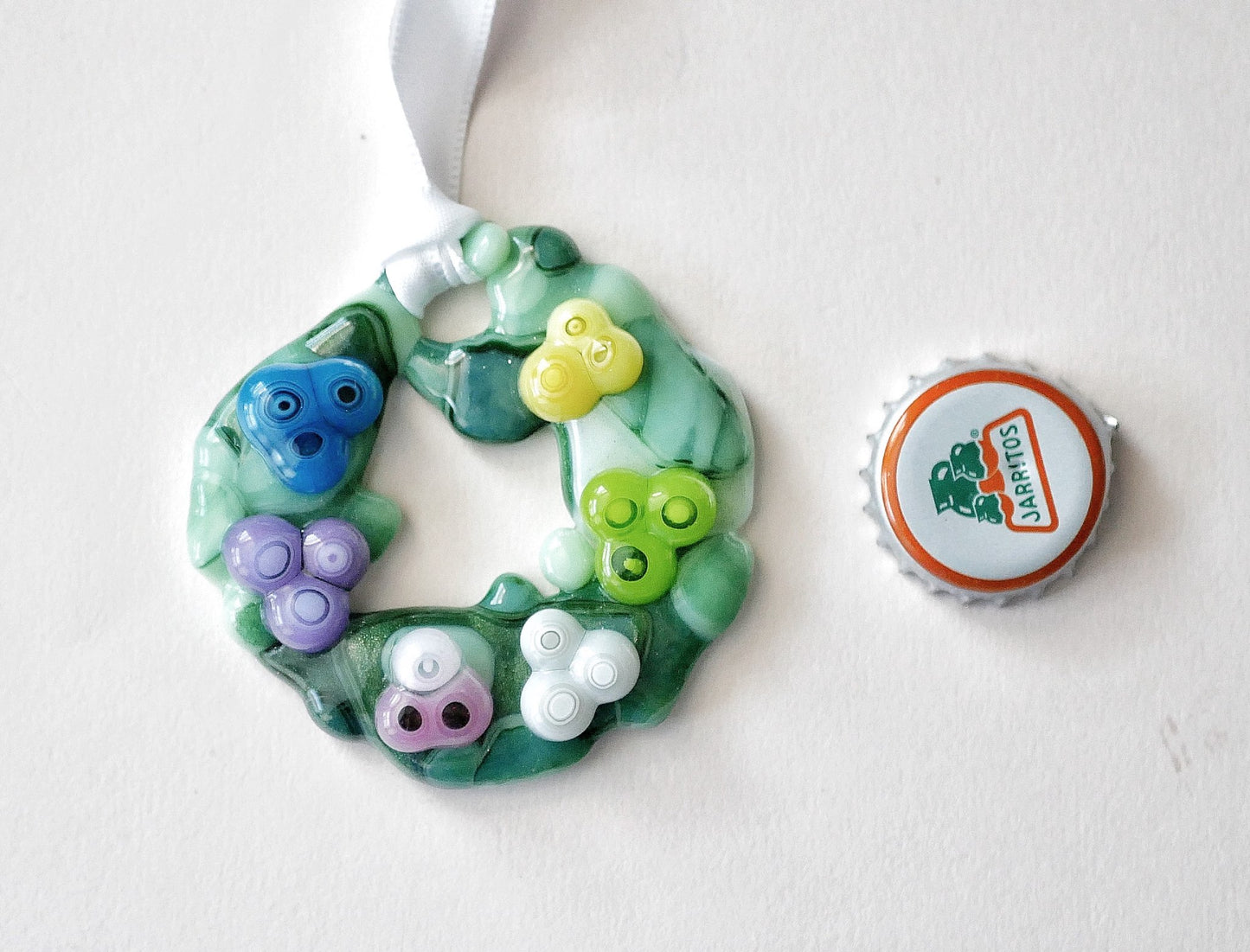 Bumpy Wreath with Trio Cluster Ornaments (Small)