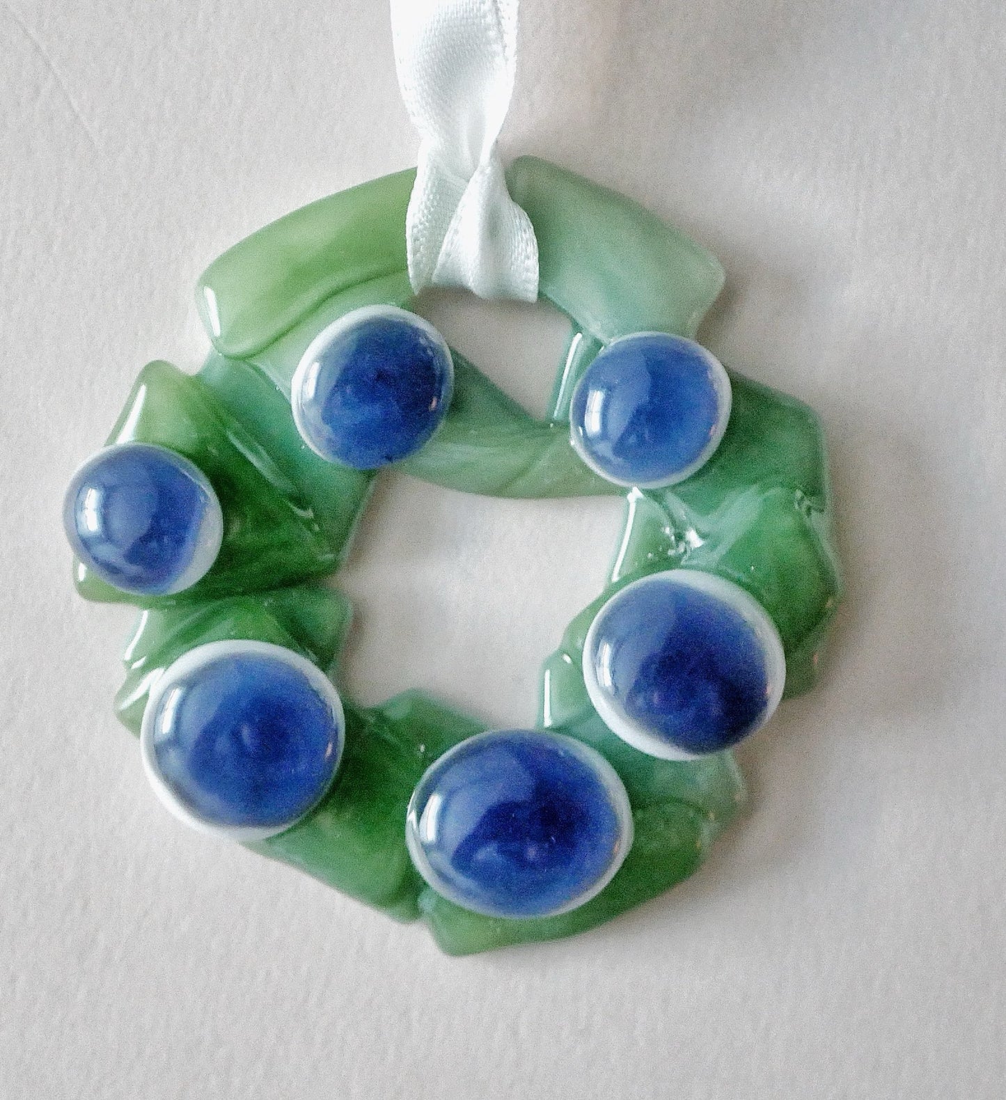 Bumpy Wreath with Blue Ornaments (Small)